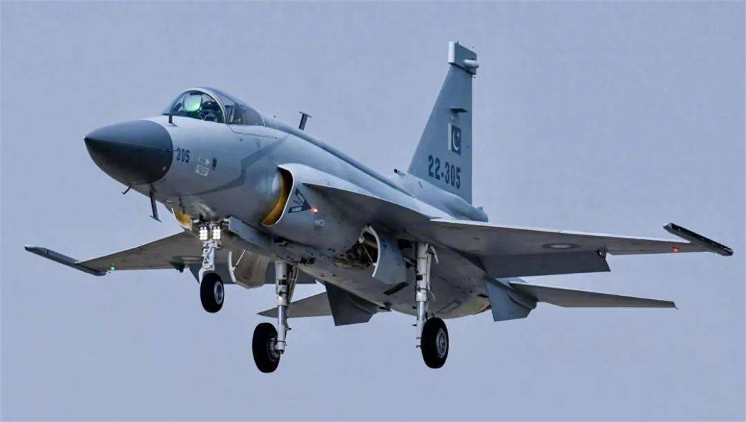 皇冠足球平台在哪里注册_中国武器果然厉害皇冠足球平台在哪里注册，又一架阵风殒命，飞行员被抓，轮到枭龙扬名