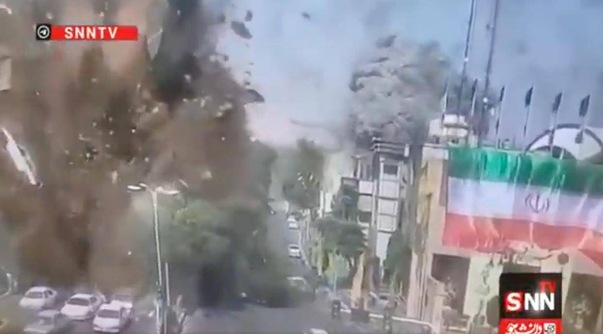 皇冠信用網登2登3_画面曝光!伊媒公开以军袭击德黑兰圣城广场视频皇冠信用網登2登3,“多辆汽车被炸飞至空中”