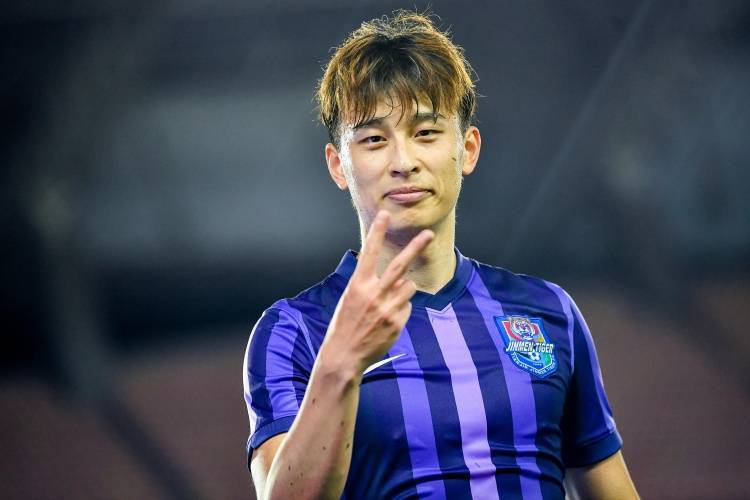 皇冠信用盘登2代理_津媒：国足分组对抗巴顿出任右边后卫皇冠信用盘登2代理，他将和高准翼竞争主力