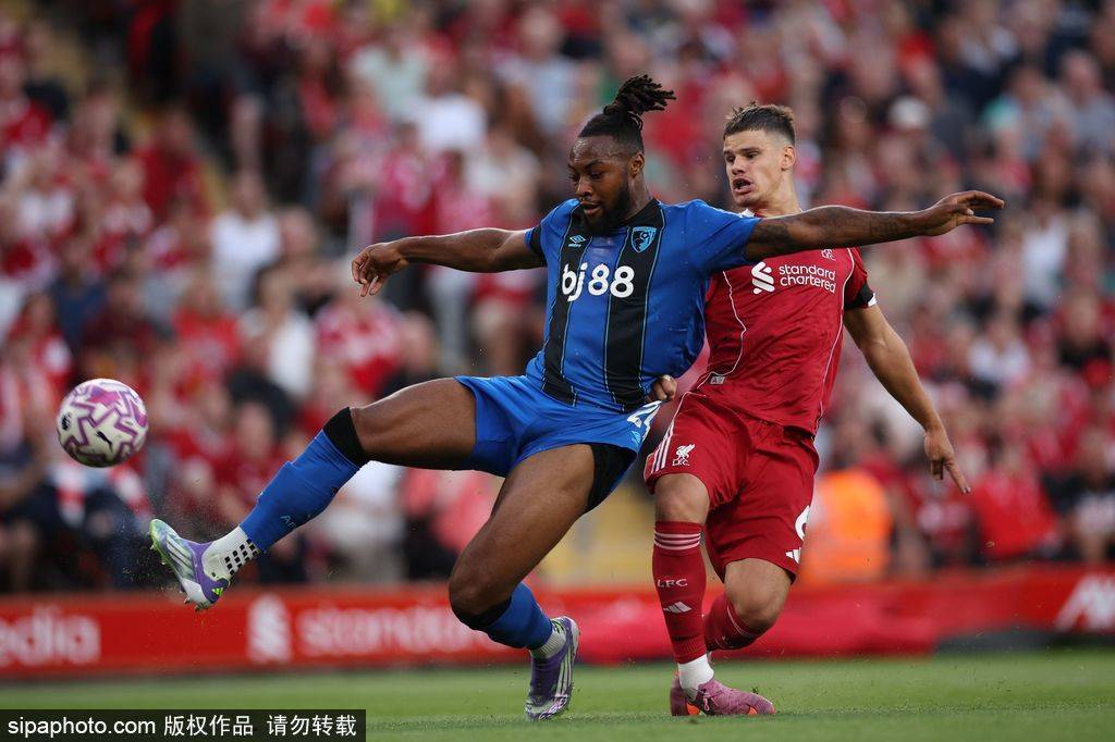 皇冠信用網如何开户_英超揭幕战-埃基蒂克传射萨拉赫破门 利物浦4-2伯恩茅斯