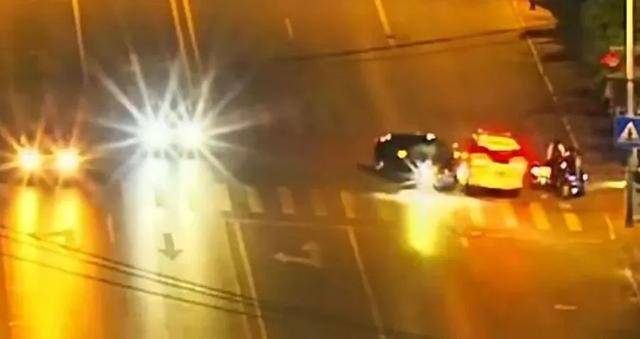 皇冠信用网怎么代理
_向前一横!辽P0952警皇冠信用网怎么代理
,救下5个孩子