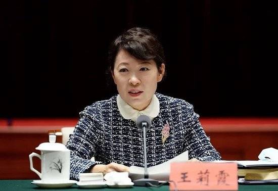 皇冠信用网在线注册_正部级美女大员被查！千万华服堆满多套住宅皇冠信用网在线注册，化妆团队提前数小时待命~