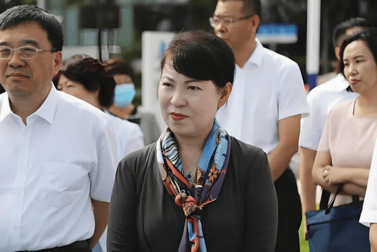 皇冠信用网在线注册_正部级美女大员被查！千万华服堆满多套住宅皇冠信用网在线注册，化妆团队提前数小时待命~