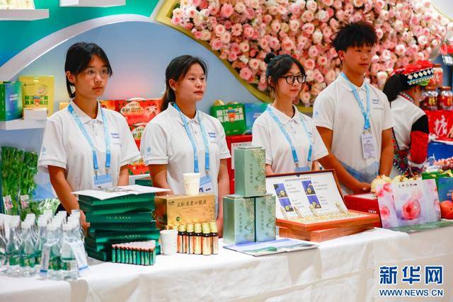 瑞士甲组联赛_2025全球南方媒体智库高端论坛 129名志愿者传递“温暖名片”