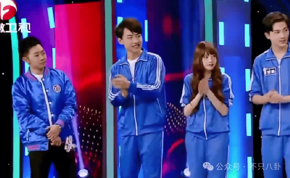 NBA篮球返水_他俩没分手但被拍到吵架了NBA篮球返水，吵得很凶......