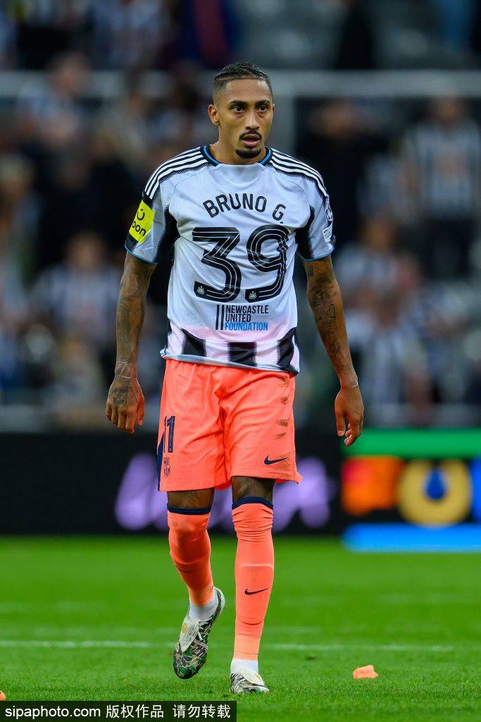 皇冠信用网登3代理_38岁活成BUG！梅西三射一传打崩对手皇冠信用网登3代理，53场50球破纪录，3大奖稳了