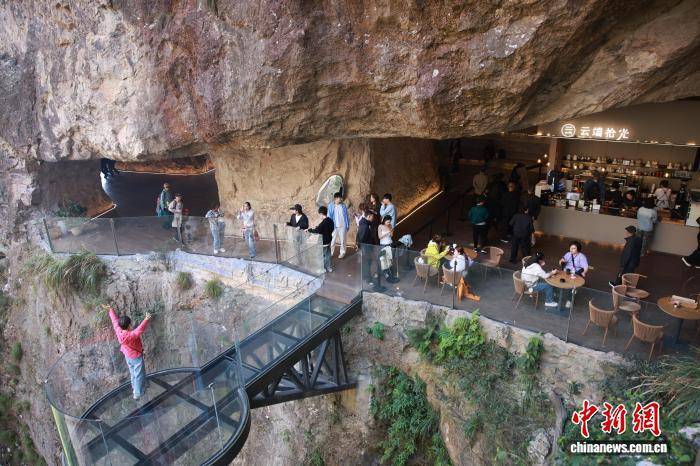 如何代理皇冠信用_浙江温州乐清雁荡山：悬崖咖啡助力传统景区焕新出圈