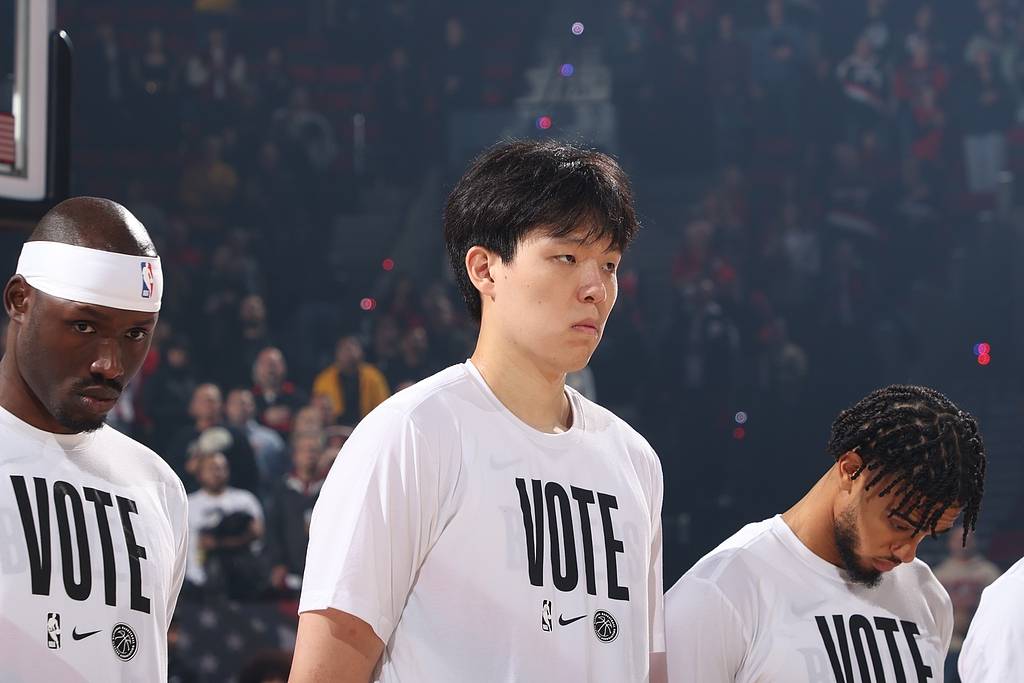 皇冠信用網去哪里弄_杨瀚森未登场艾顿29+10 湖人BIG3全歇击败开拓者