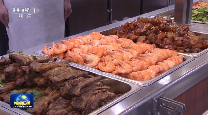 皇冠信用网开户_时速200公里急刹车！福建舰服役后第一餐：烤羊排皇冠信用网开户，大虾，红烧肉