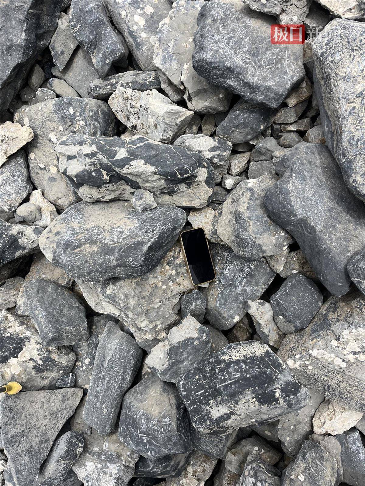 welcome皇冠注册
_奇迹!广东女子的手机落在新疆乱石堆welcome皇冠注册
,3年后竟被人跨越5000公里送还,双方当事人发声