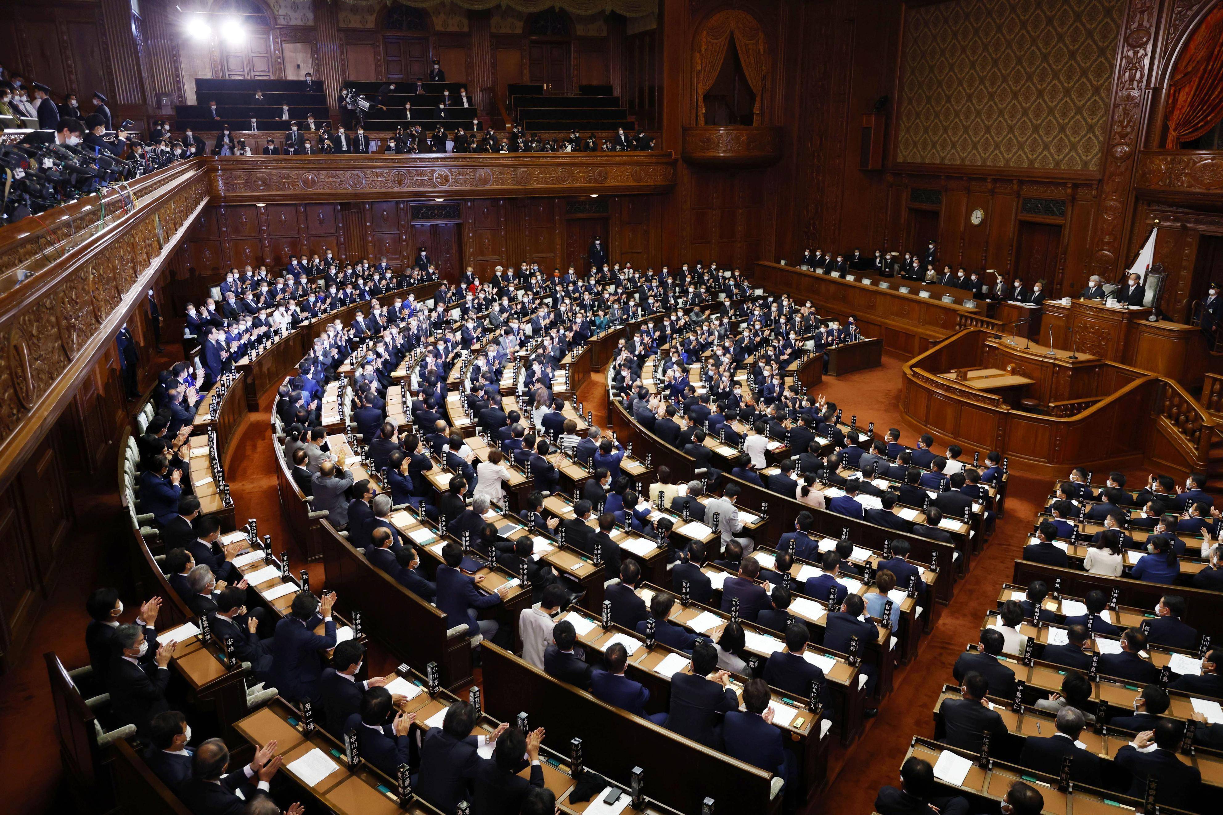 2026世界杯直通名额已确定32席
_中国在黄海三天实弹演习2026世界杯直通名额已确定32席
,外资紧急撤离出日本,日官员已抵华,高市早苗想体面认输?