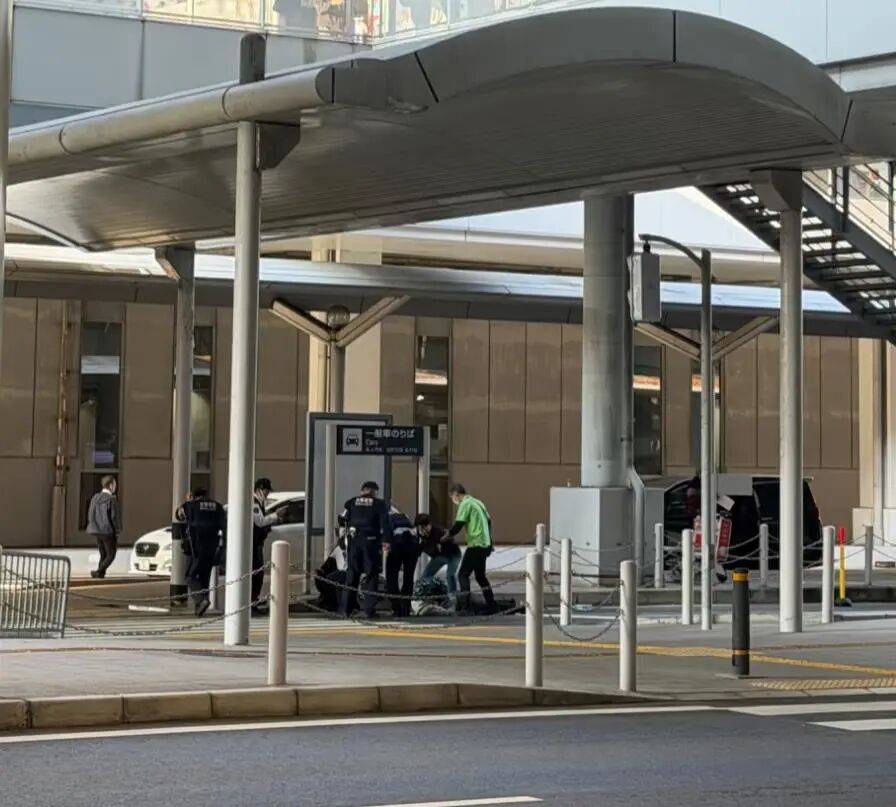 皇冠信用盘最新地址_一名中国男子在日本关西机场坠亡皇冠信用盘最新地址，警方：其与母亲一同赴日旅游，具体情况正在调查