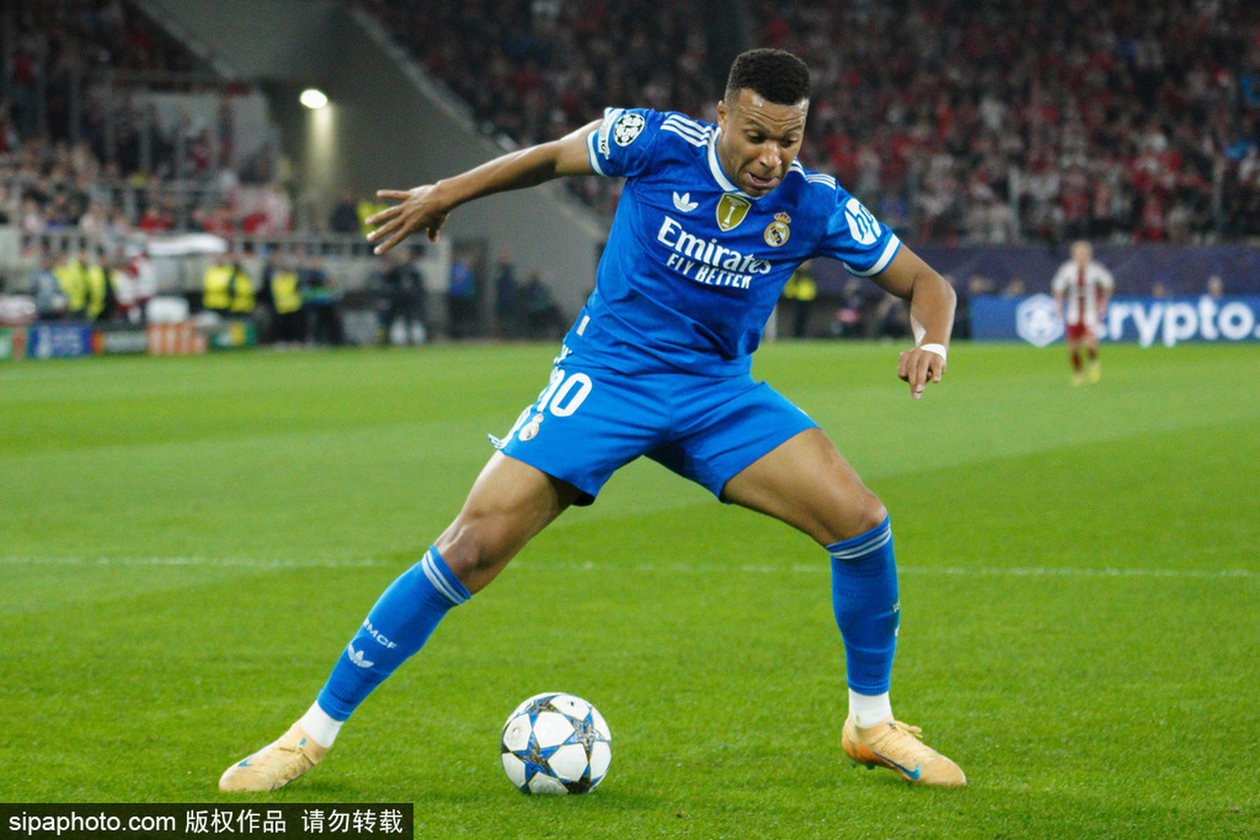 体育皇冠信用网_观战台：阿森纳大战切尔西 曼城巴萨利物浦盼止颓势