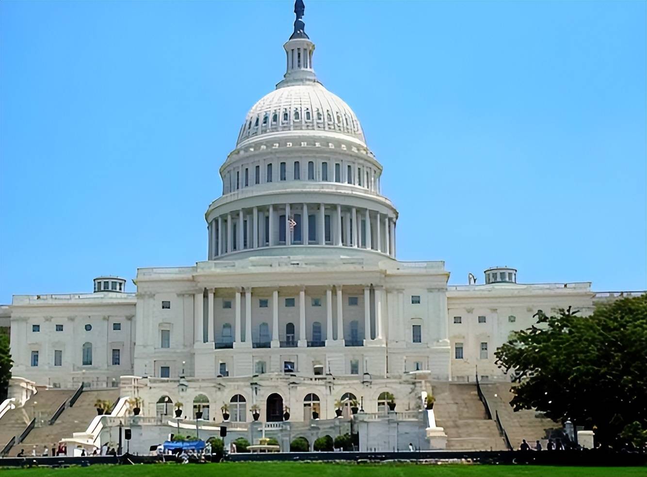 巴塞罗那足球_结束了！泽连斯基发表全国讲话巴塞罗那足球，28条砍至19条换和平，乌克兰人狂欢：终于不用提心吊胆