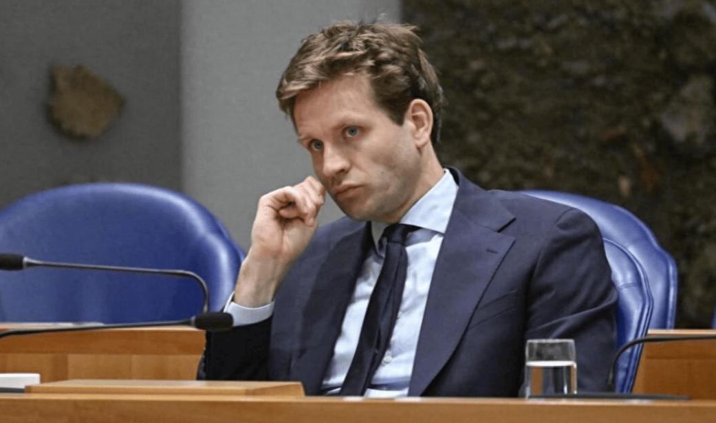 勒沃库森足球
_荷兰大臣对中国反悔了勒沃库森足球
,宣布取消访华之行,还指望中方重新安排