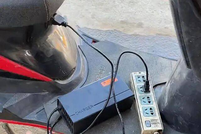 皇冠体育App下载
_集中曝光皇冠体育App下载
!郑州市2025年11月共发生13起电动自行车火灾!