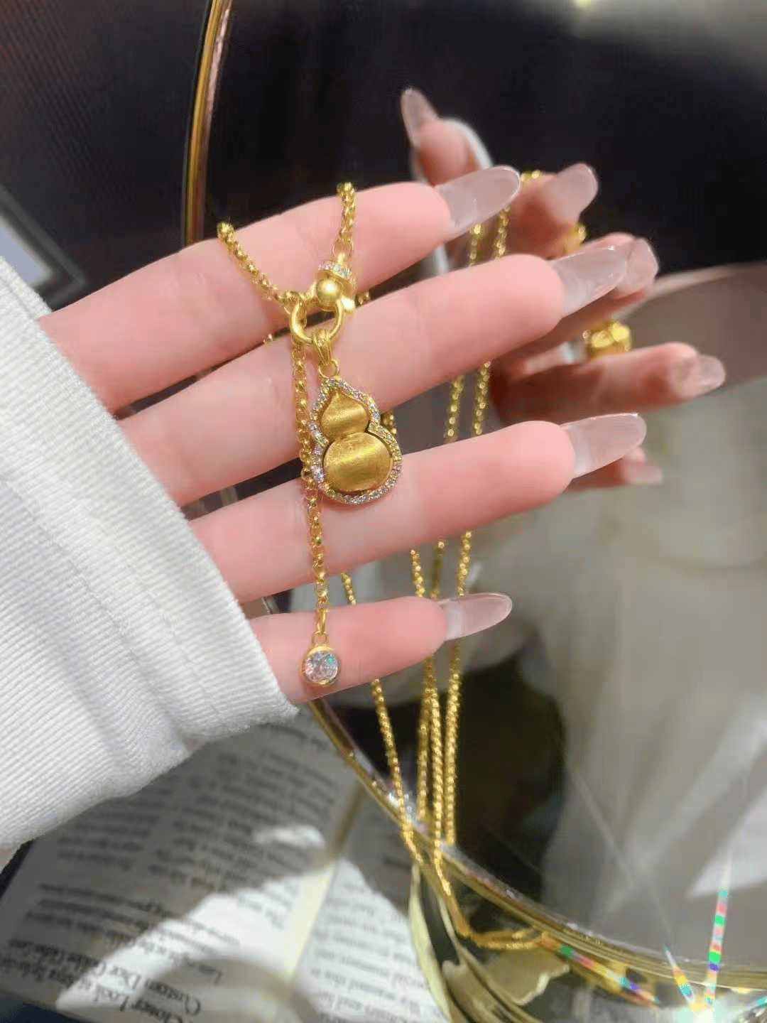 皇冠信用网结算日_金价疯了!水贝客流蒸发三分之一皇冠信用网结算日,海南黄金柜台选款排队两小时