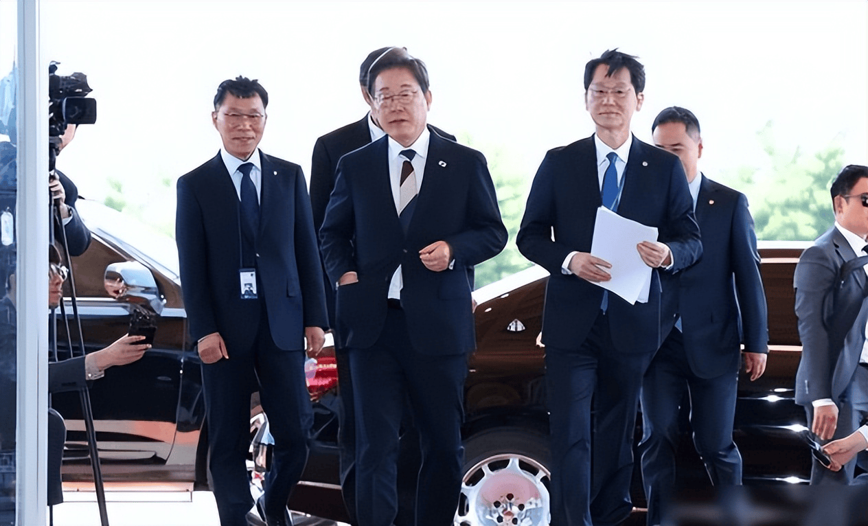 世界杯皇冠信用网代理_中方国宴款待世界杯皇冠信用网代理,李在明妻子在华做饭,韩国发帖感叹,对华换了个新称呼