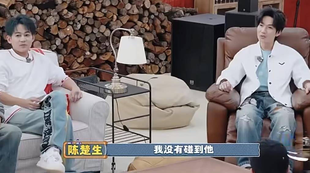 皇冠信用平台出租出售_张智霖、袁咏仪的儿子在《歌手2025》实习时给陈楚生做过“光替”皇冠信用平台出租出售，张智霖骄傲告诉陈楚生：儿子是学音乐的，乐器、创作、编曲都会，“比我厉害”