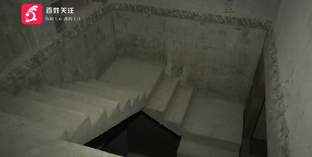 皇冠代理登3_贵阳一小区停车场出现“暗门”皇冠代理登3，打开后竟发现……业主：牵扯到33层楼住户的安全！