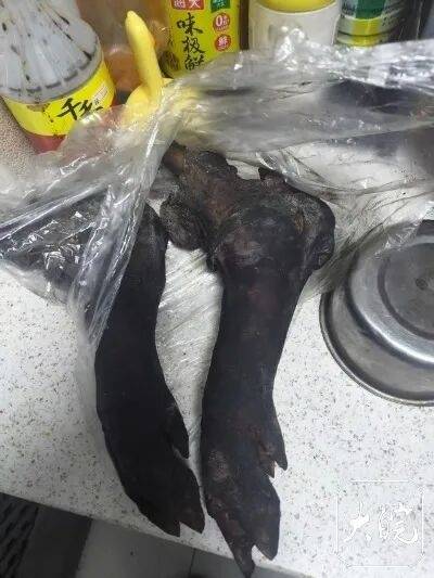 皇冠信用网申请_成都10岁男童吃猪脚卡喉不治身亡皇冠信用网申请,母亲发声:“吃一口肉为什么就要了他的命”