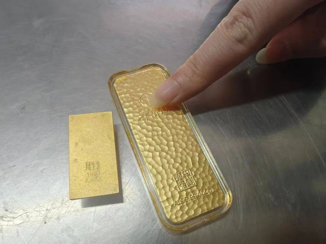 皇冠信用网登123出租_南京警方在豆瓣酱里挖呀挖呀挖皇冠信用网登123出租,挖出200克黄金!挽回疑遭电诈市民近30万损失