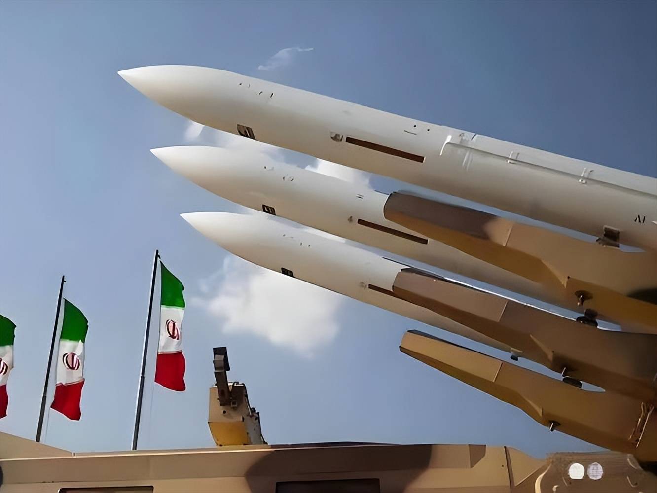 皇冠登3管理出租
_伊朗4枚弹道导弹“突袭”美军航母皇冠登3管理出租
,却变成一场“昂贵的烟花秀”